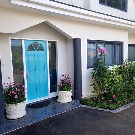 Riverstone Retreat Upper Hutt Exterior photo